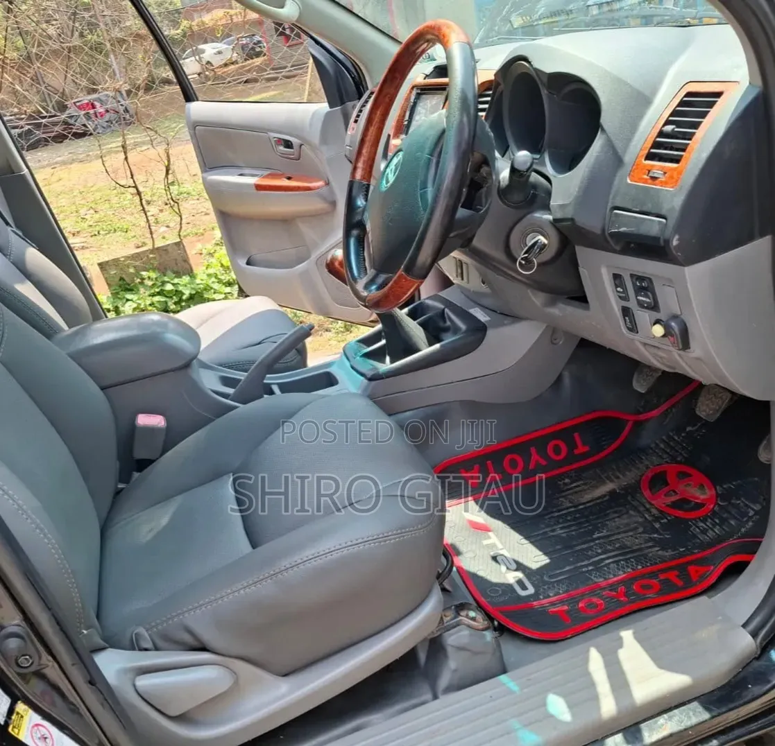 Toyota Hilux 2011 Black