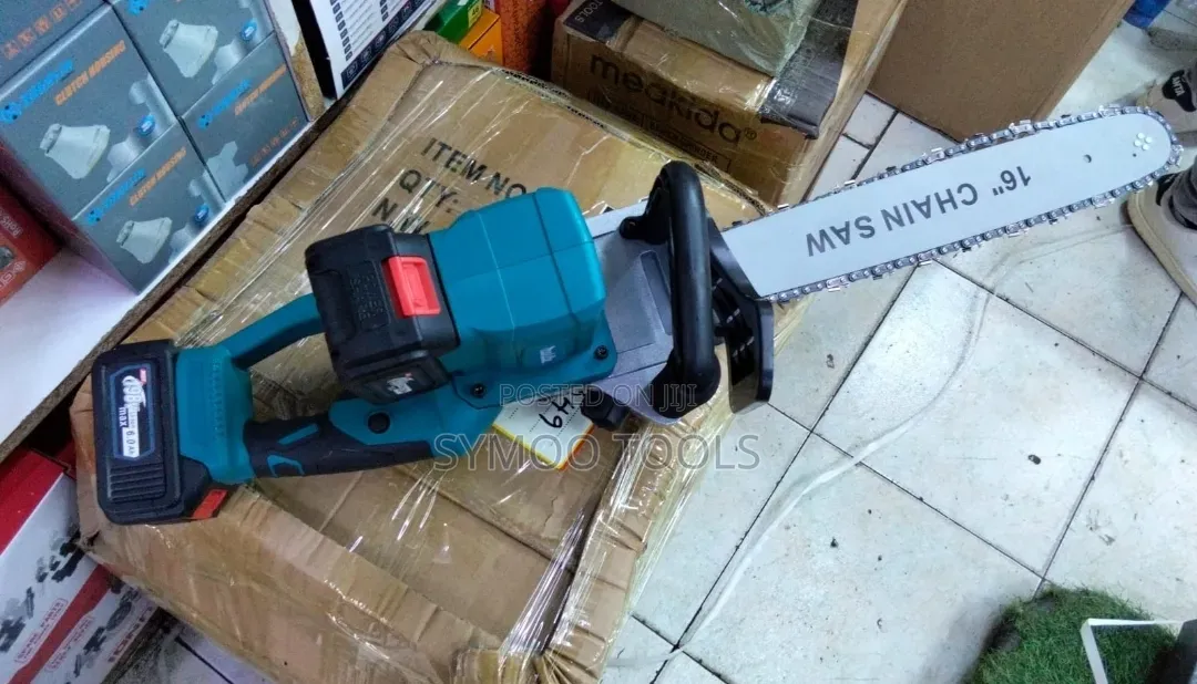 16" Makita Cordless Chainsaw