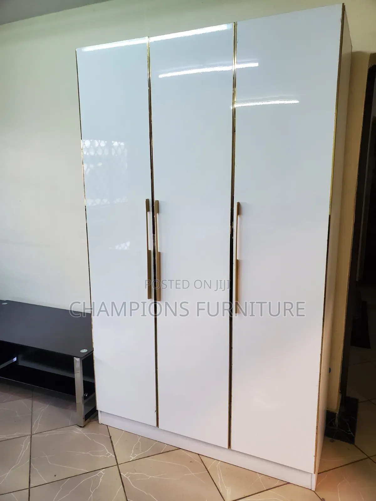 Luxe-Gloss 3-Door Wardrobe