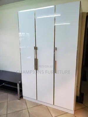 Luxe-Gloss 3-Door Wardrobe