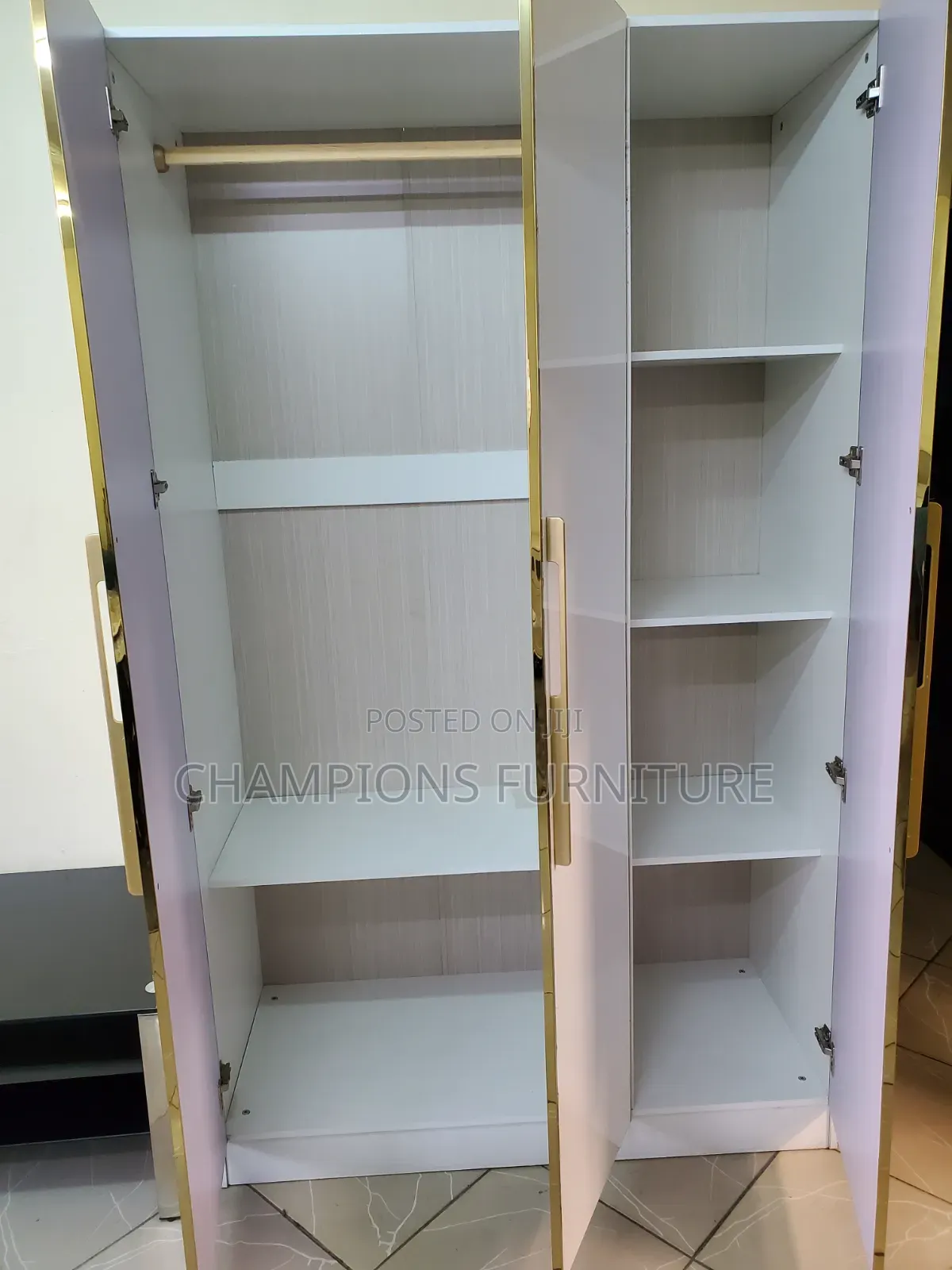 Luxe-Gloss 3-Door Wardrobe