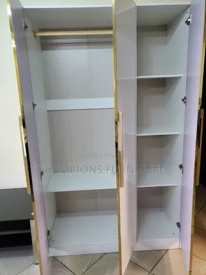 Luxe-Gloss 3-Door Wardrobe