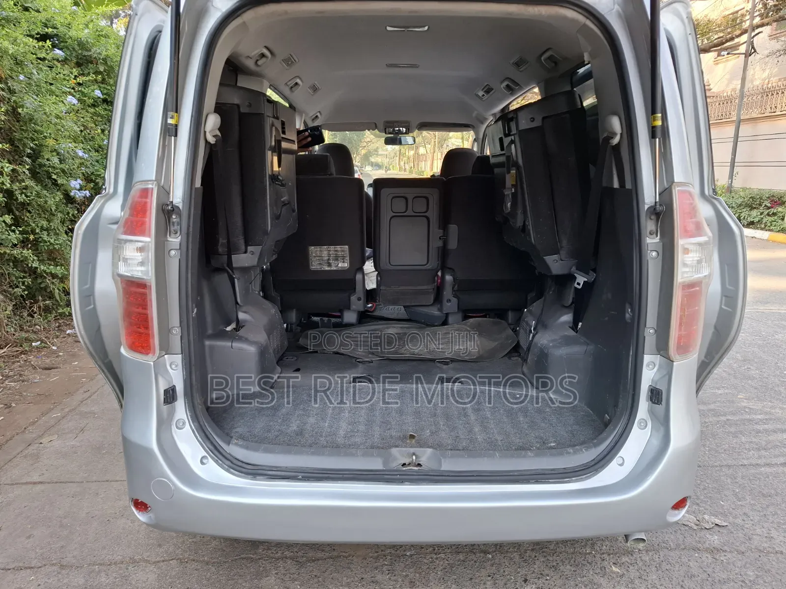 Toyota Voxy 2009 Silver