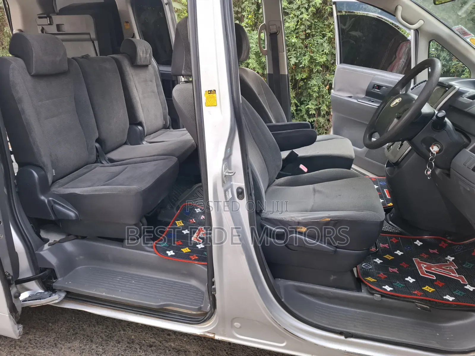 Toyota Voxy 2009 Silver