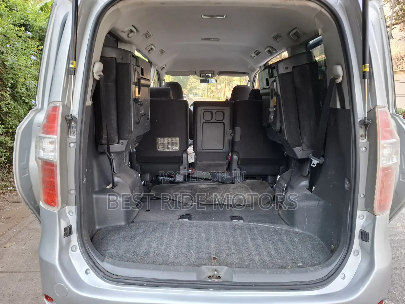 Toyota Voxy 2009 Silver