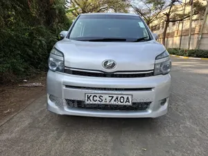 Toyota Voxy 2011 Silver