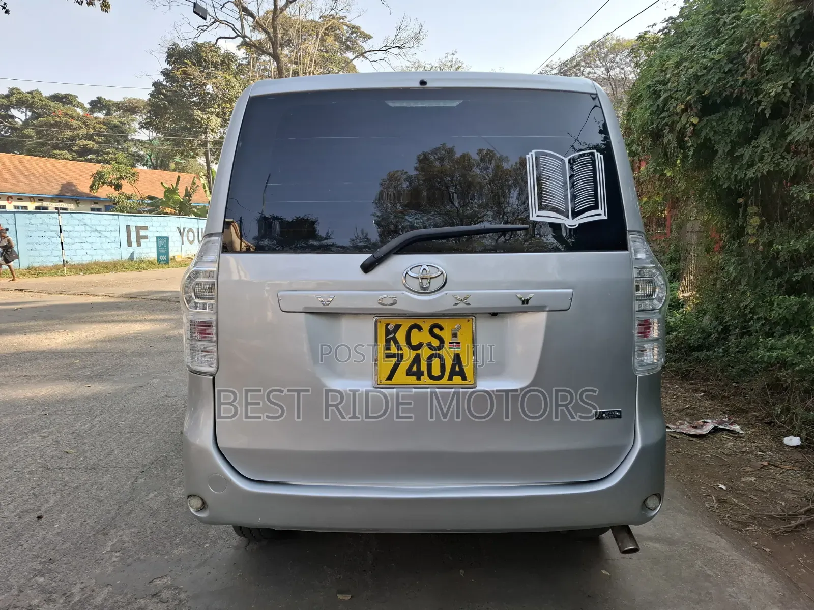 Toyota Voxy 2011 Silver