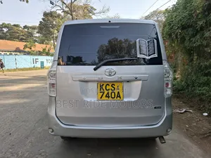 Toyota Voxy 2011 Silver