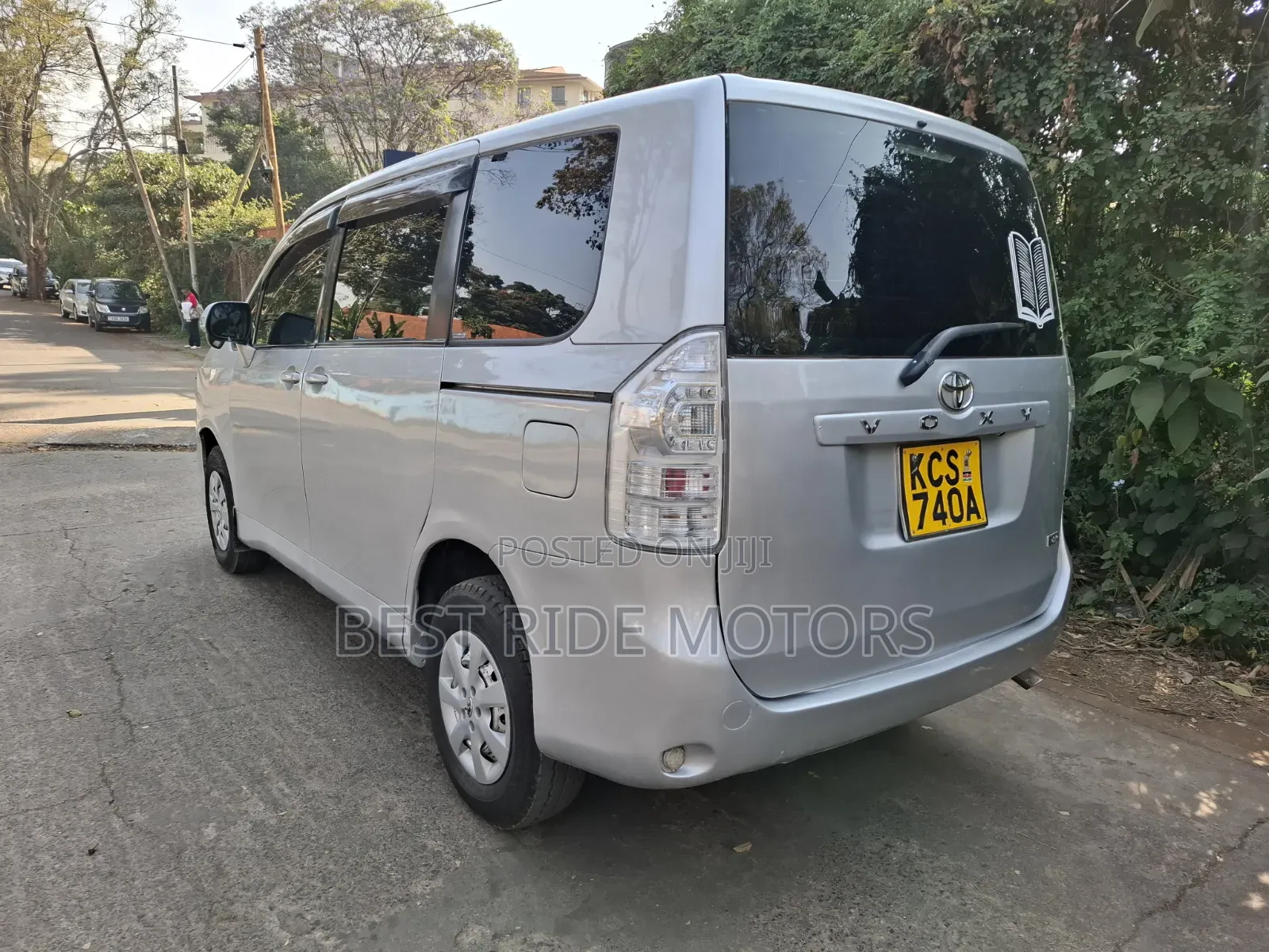 Toyota Voxy 2011 Silver