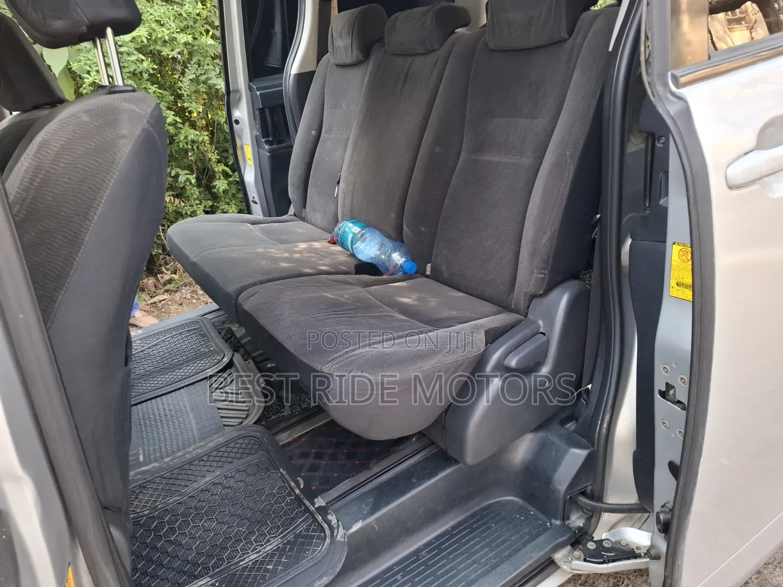 Toyota Voxy 2011 Silver
