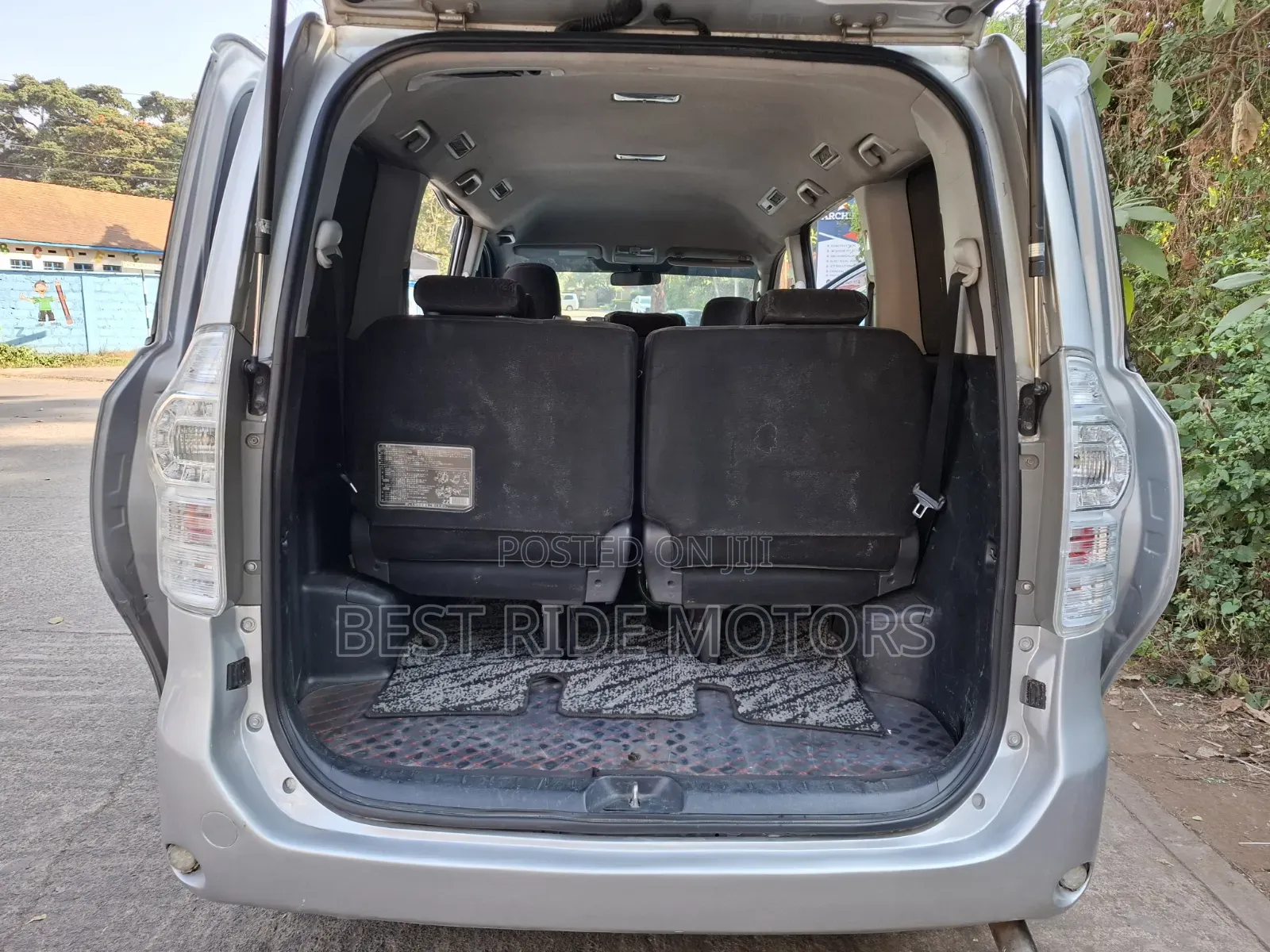 Toyota Voxy 2011 Silver