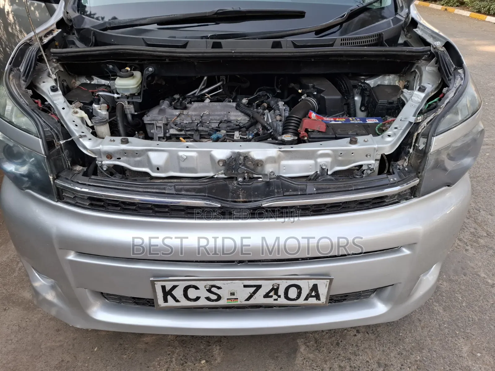 Toyota Voxy 2011 Silver