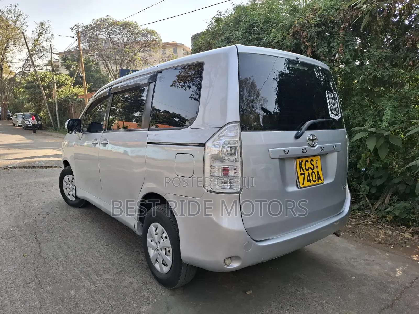 Toyota Voxy 2011 Silver