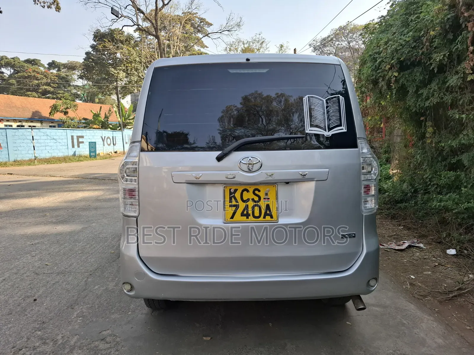 Toyota Voxy 2011 Silver