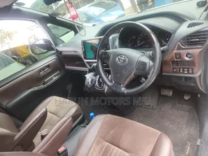 Toyota Esquire 2018 White