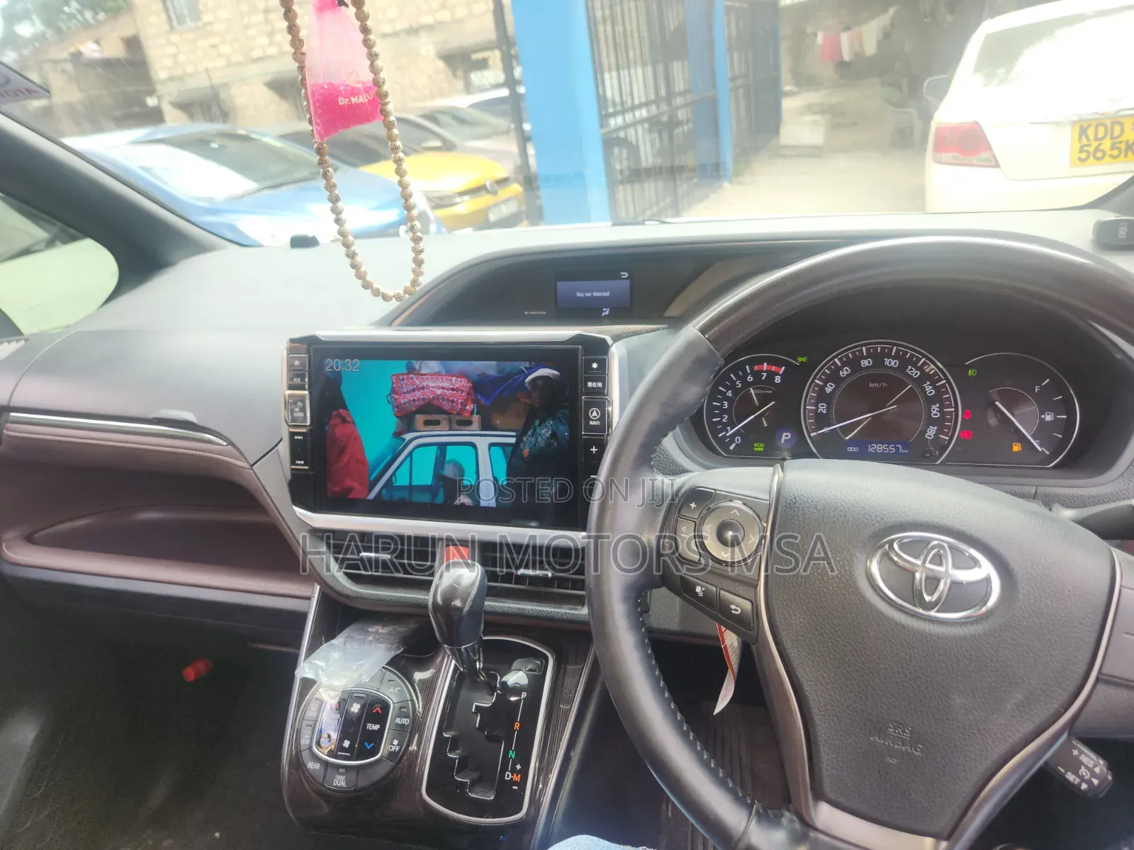 Toyota Esquire 2018 White