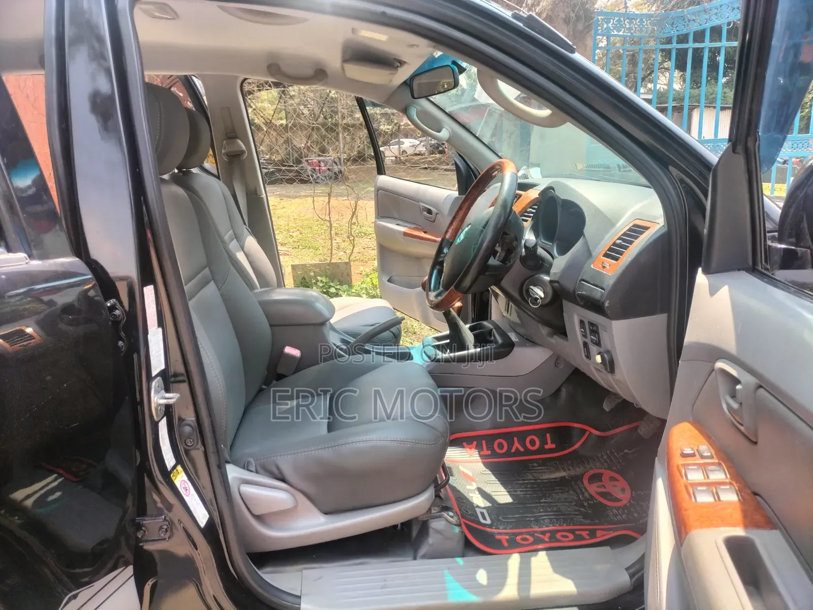 Toyota Hilux 2011 Black