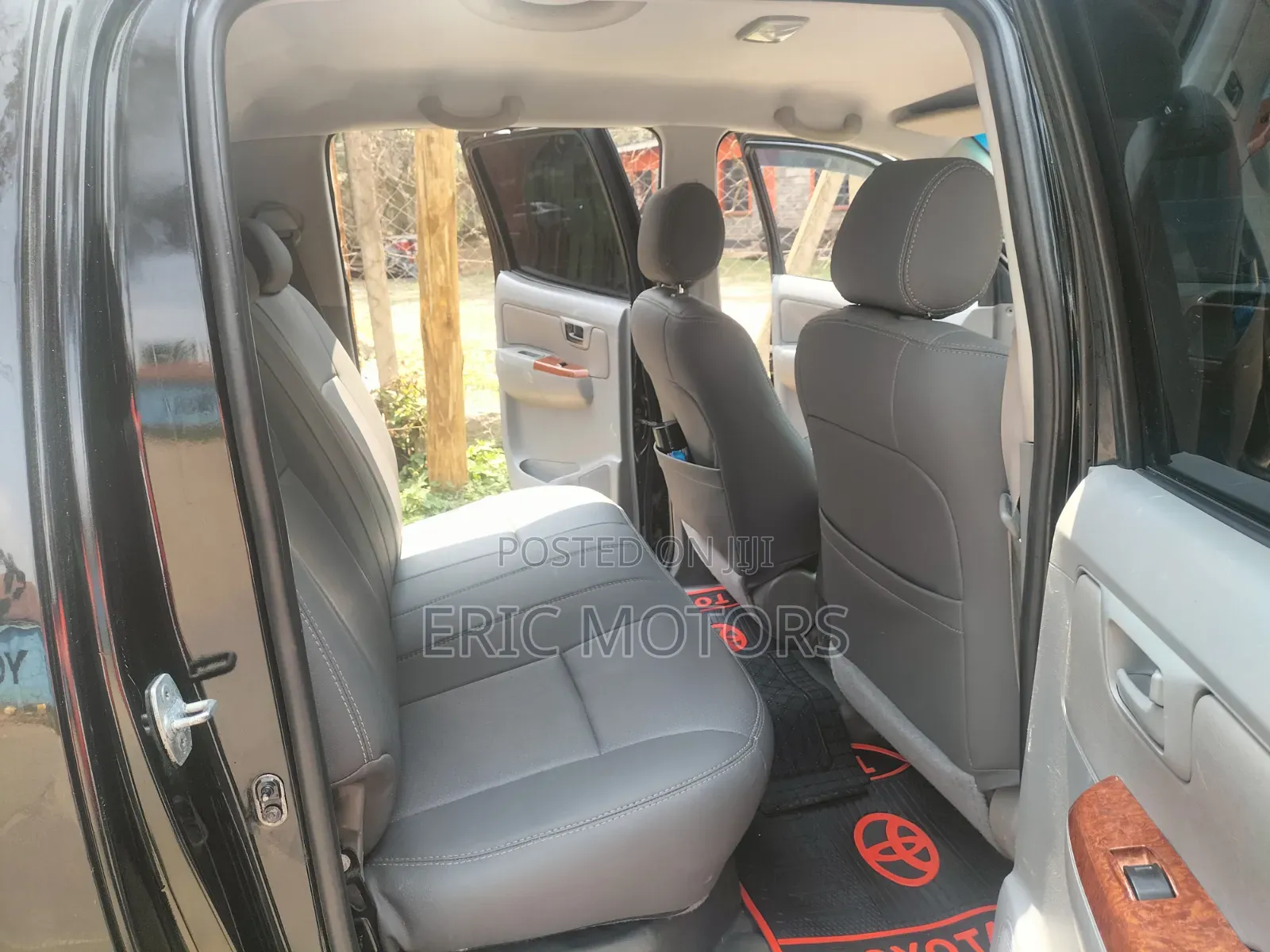 Toyota Hilux 2011 Black