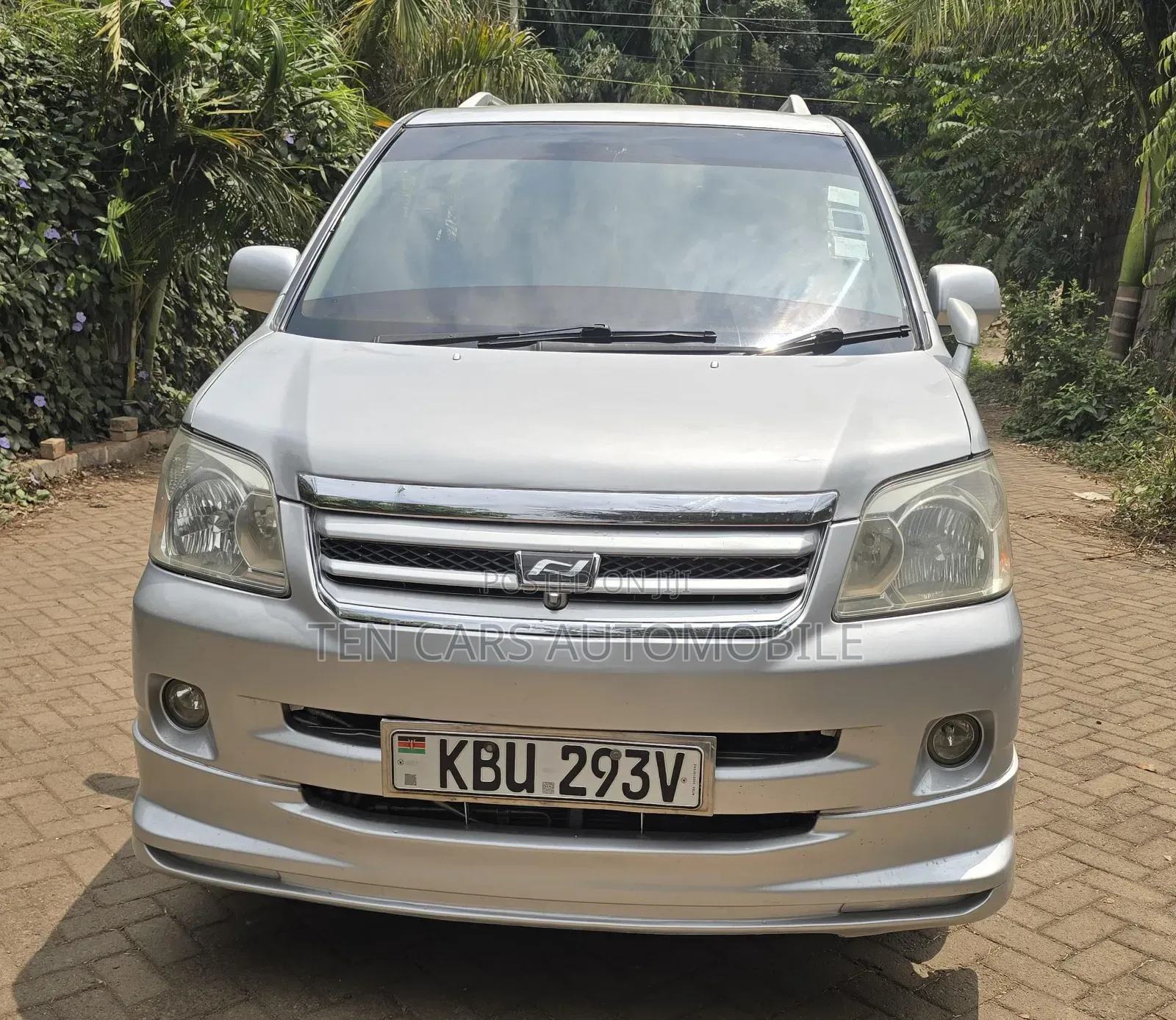 Toyota Noah 2006 Silver
