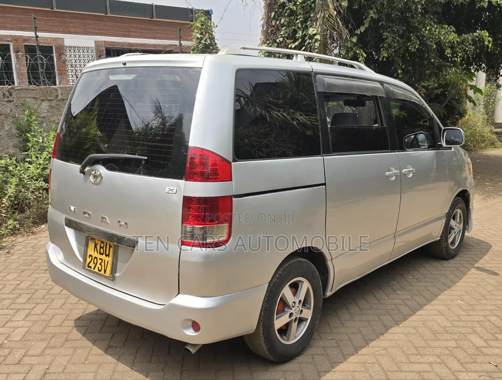 Toyota Noah 2006 Silver
