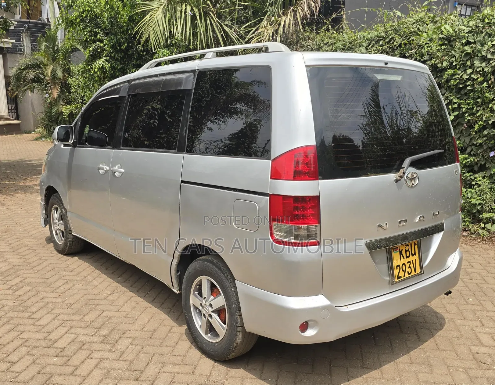 Toyota Noah 2006 Silver