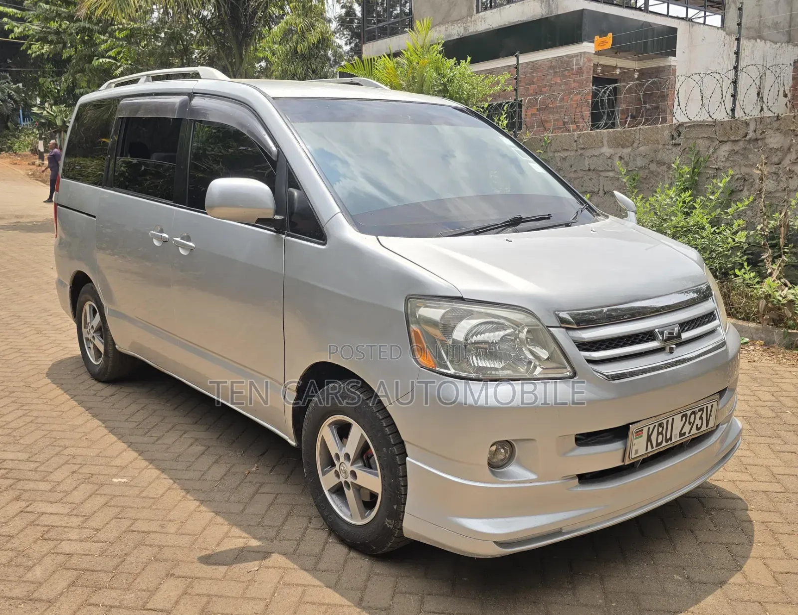 Toyota Noah 2006 Silver