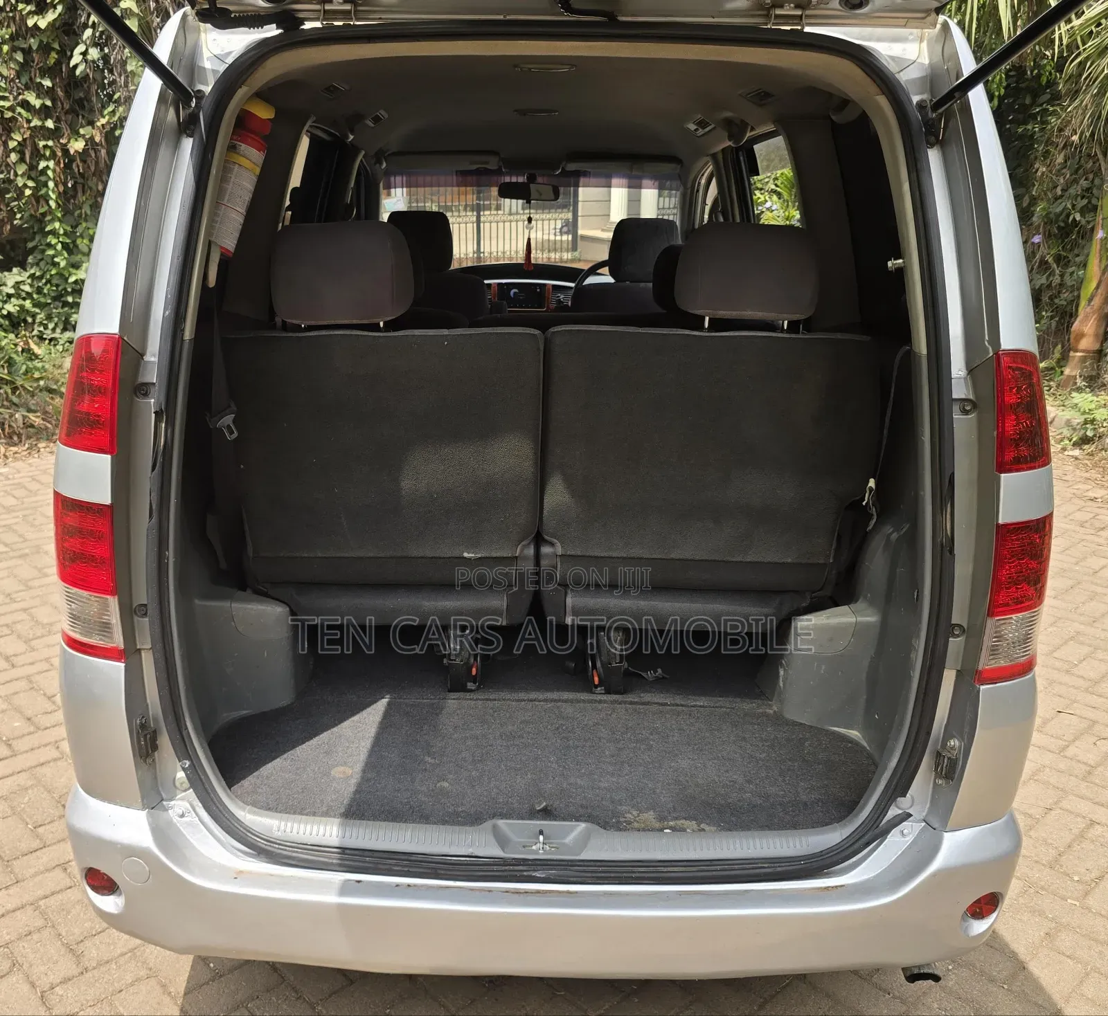 Toyota Noah 2006 Silver