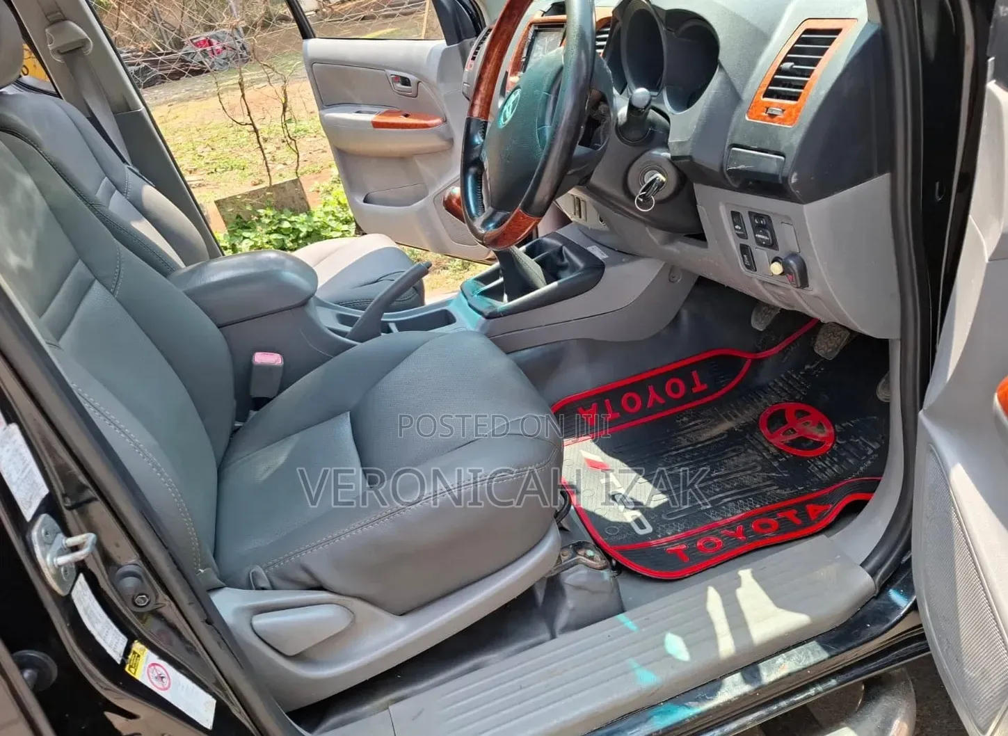Toyota Hilux 2011 Black