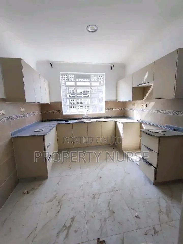 3bdrm Maisonette in Gateway Mall Area for rent