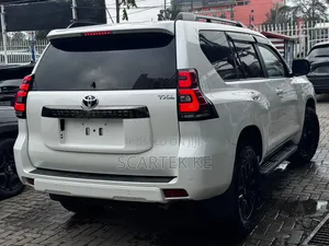 Toyota Land Cruiser Prado 2021 White