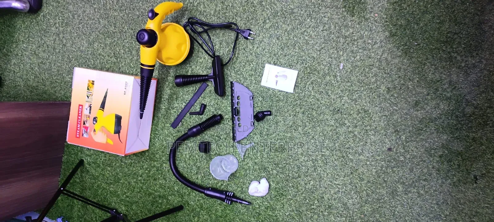 DF-A001 Multipurpose Handheld Pressurized Steam Cleaner Kit.