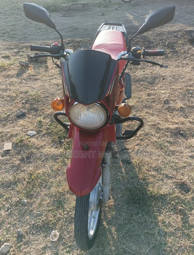 TVS HLX Plus ES 2022 Red - thumbnail 5