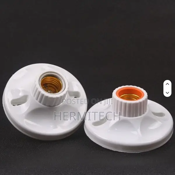 4. Bulb Holder CCTV With Smart Camera and Simple Light Socket Setup