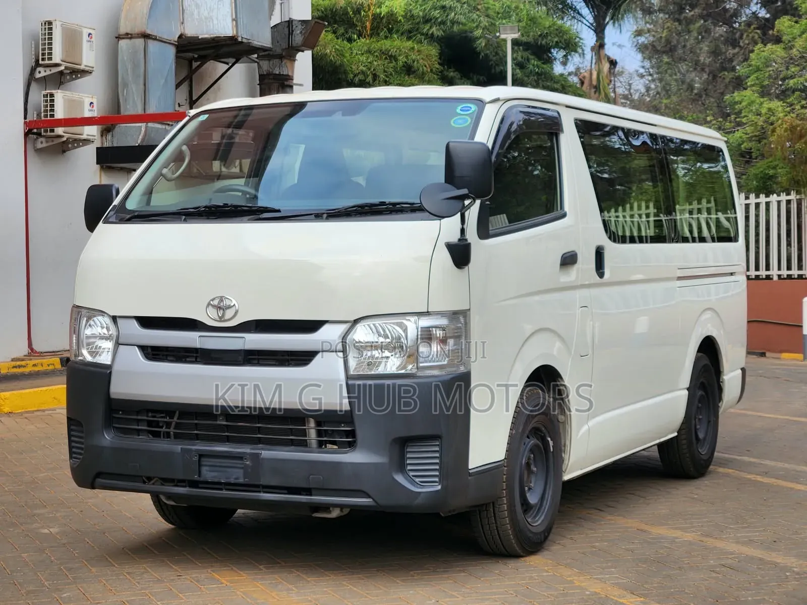 Toyota HiAce 2019 White