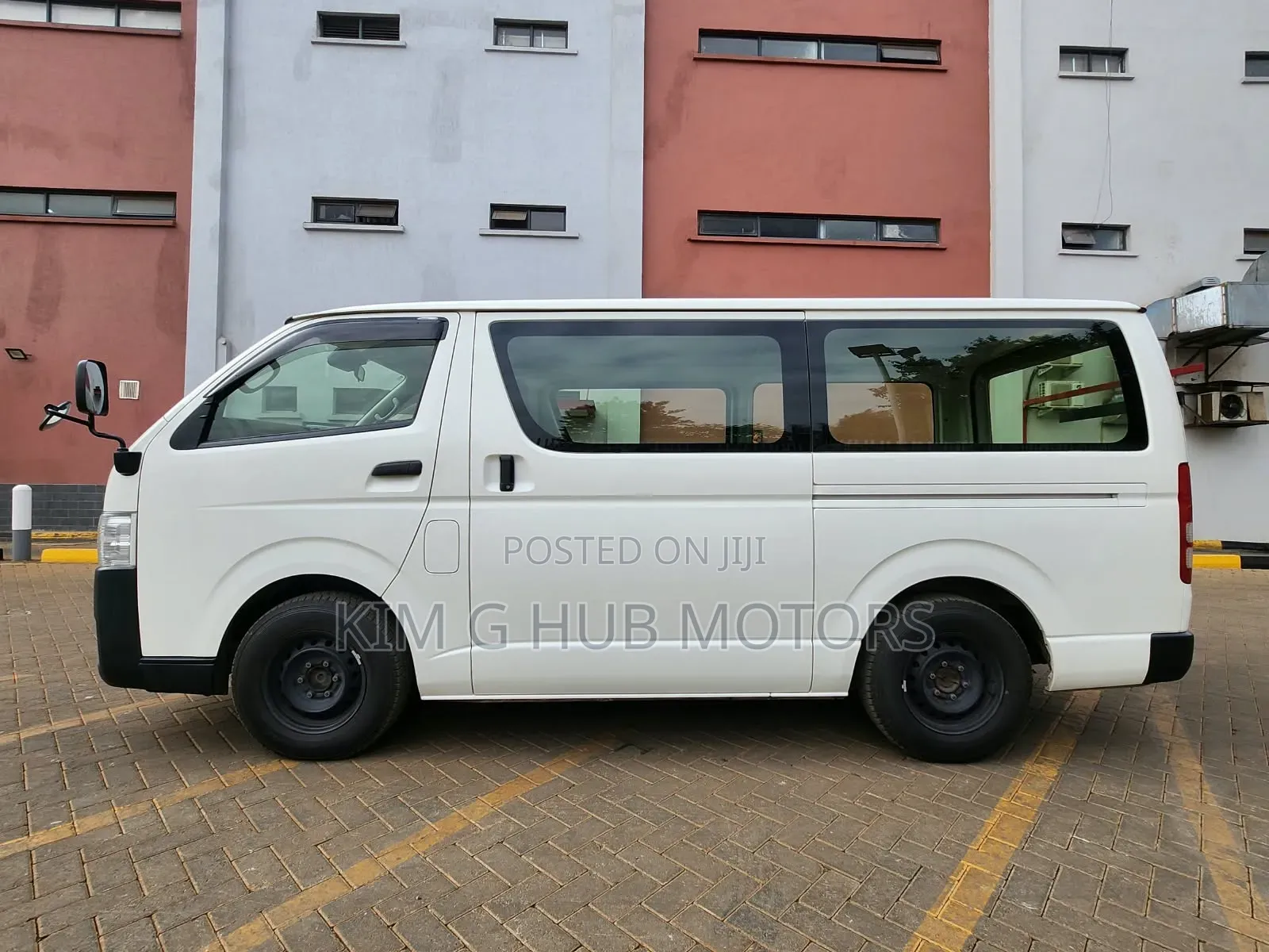Toyota HiAce 2019 White