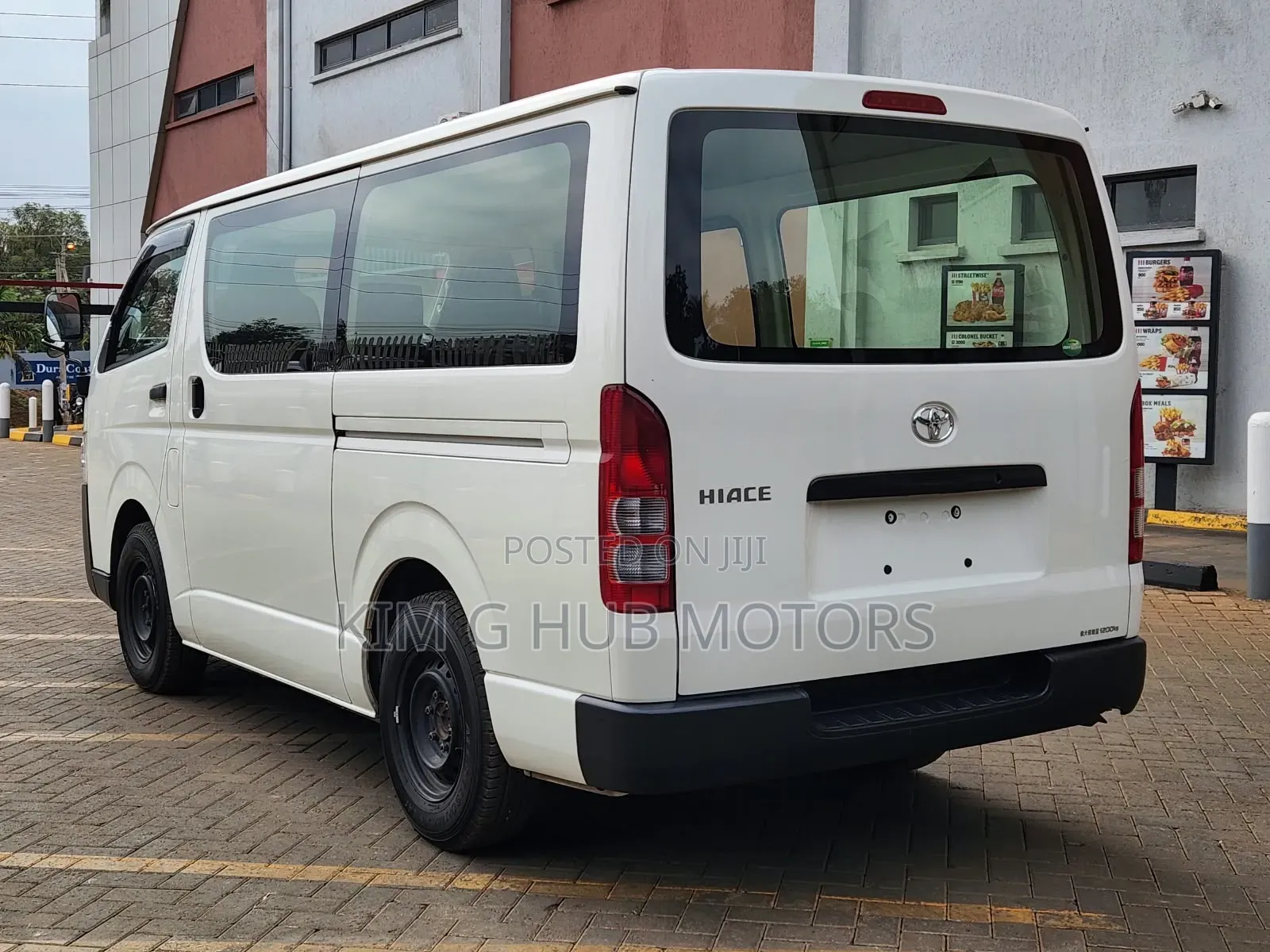 Toyota HiAce 2019 White