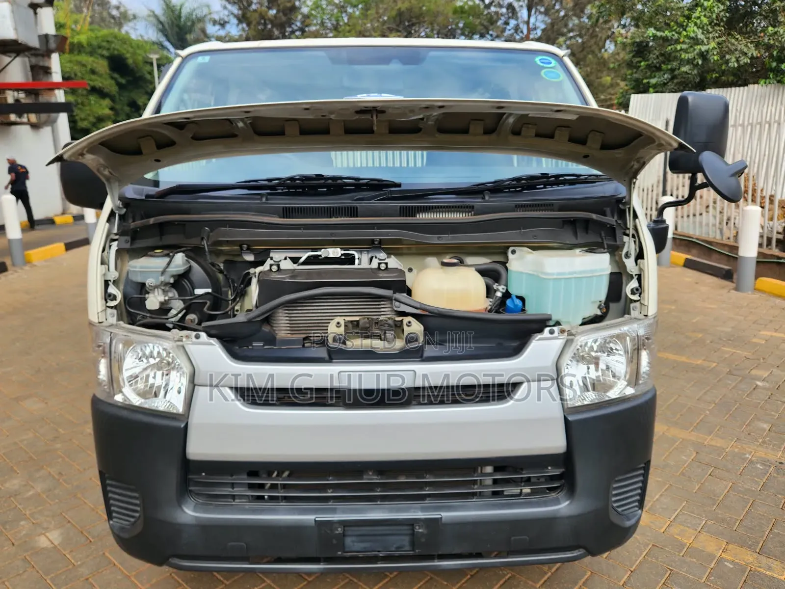 Toyota HiAce 2019 White