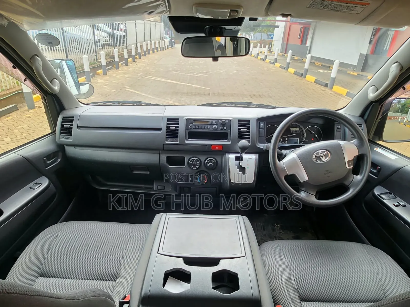 Toyota HiAce 2019 White