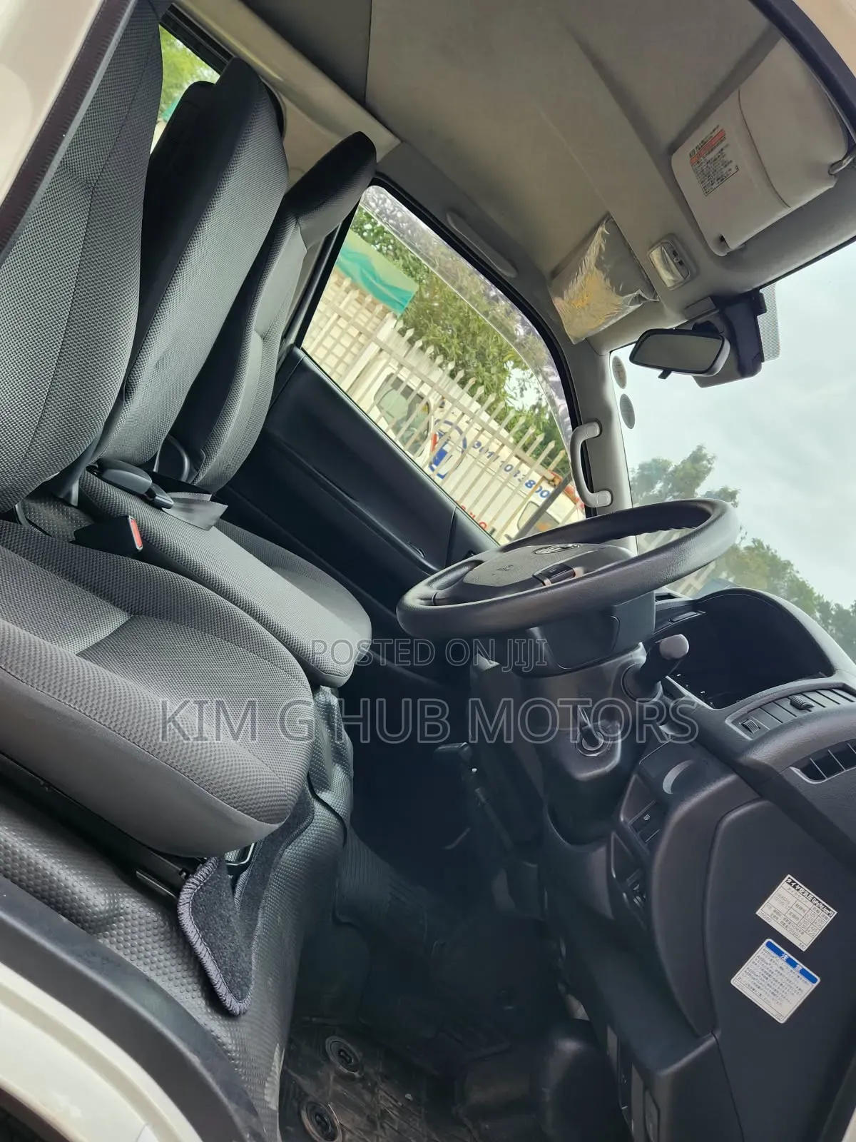Toyota HiAce 2019 White