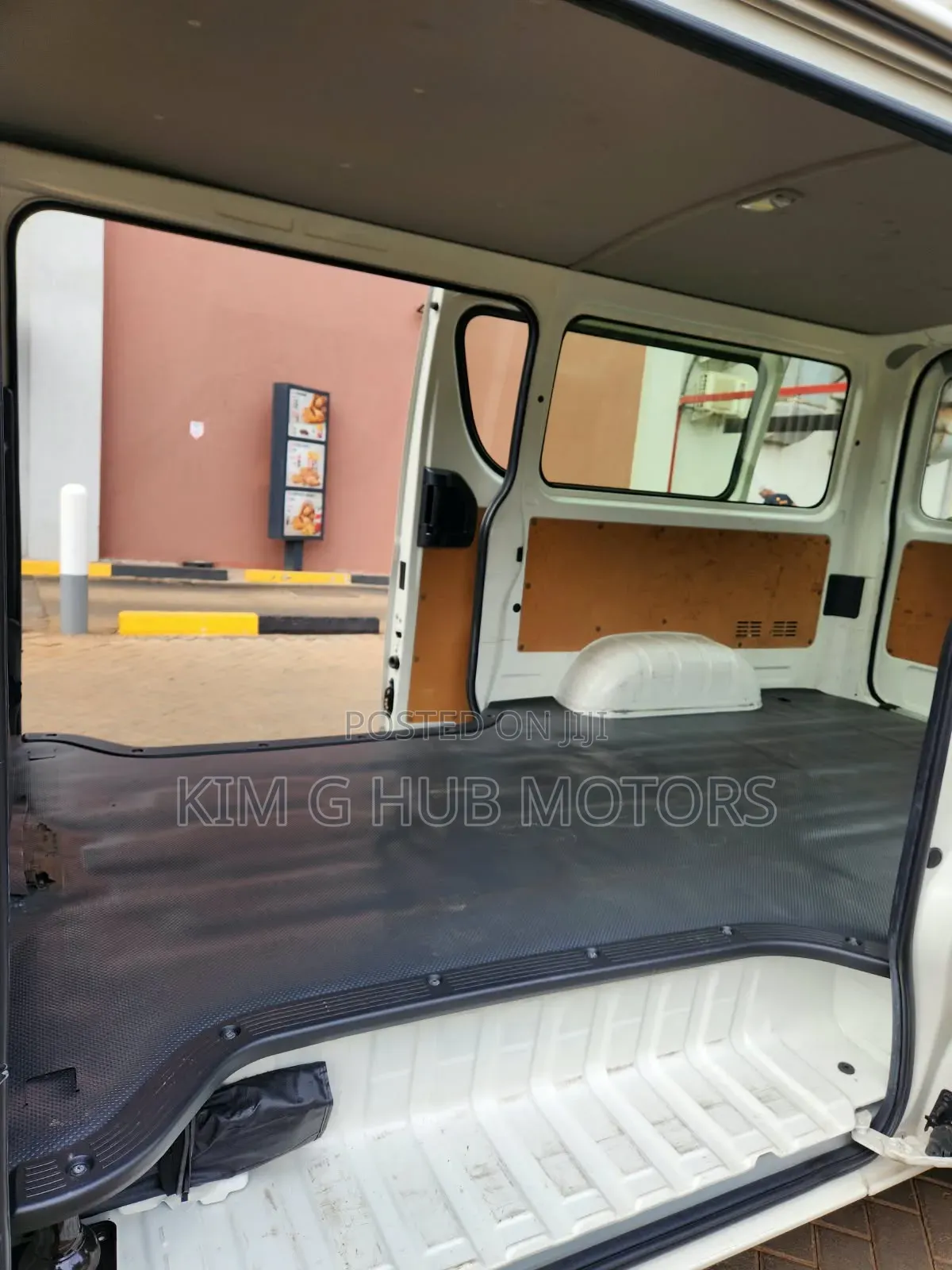 Toyota HiAce 2019 White