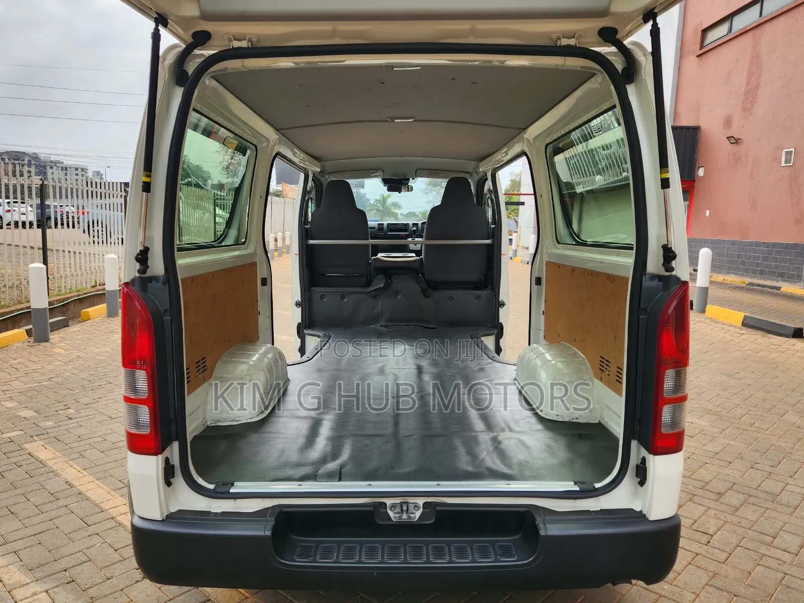 Toyota HiAce 2019 White