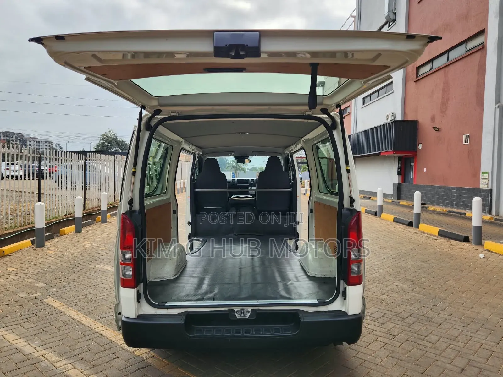 Toyota HiAce 2019 White