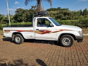 Toyota Hilux 2006 Off white