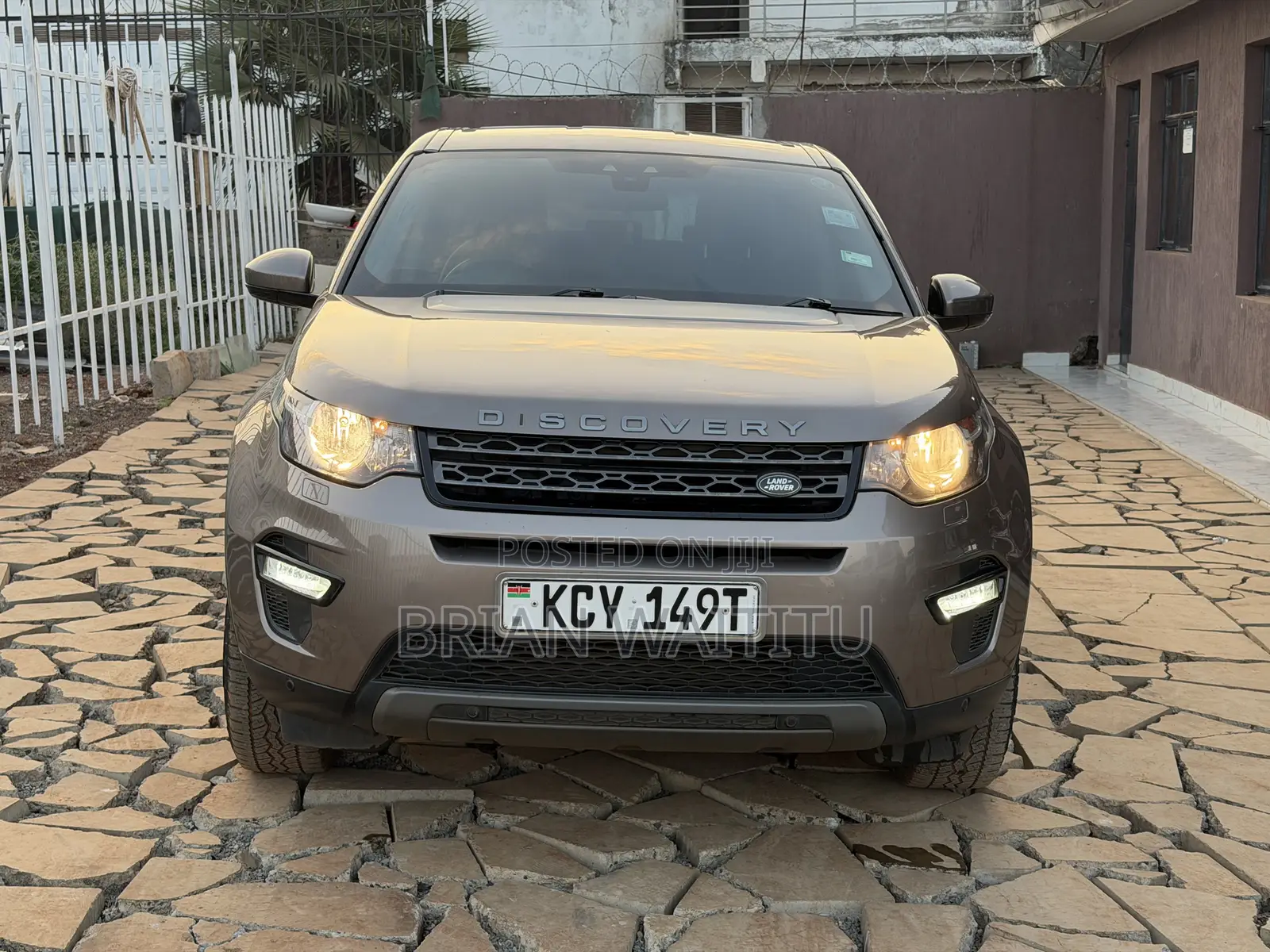 Land Rover Discovery 2015 Brown