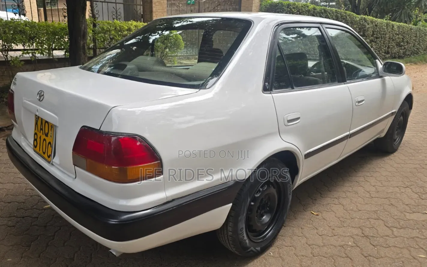 Toyota Corolla 1997 Off white