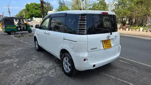 Toyota Sienta 2004 White