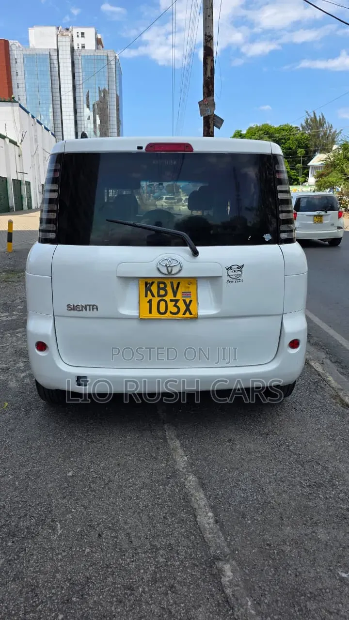 Toyota Sienta 2004 White