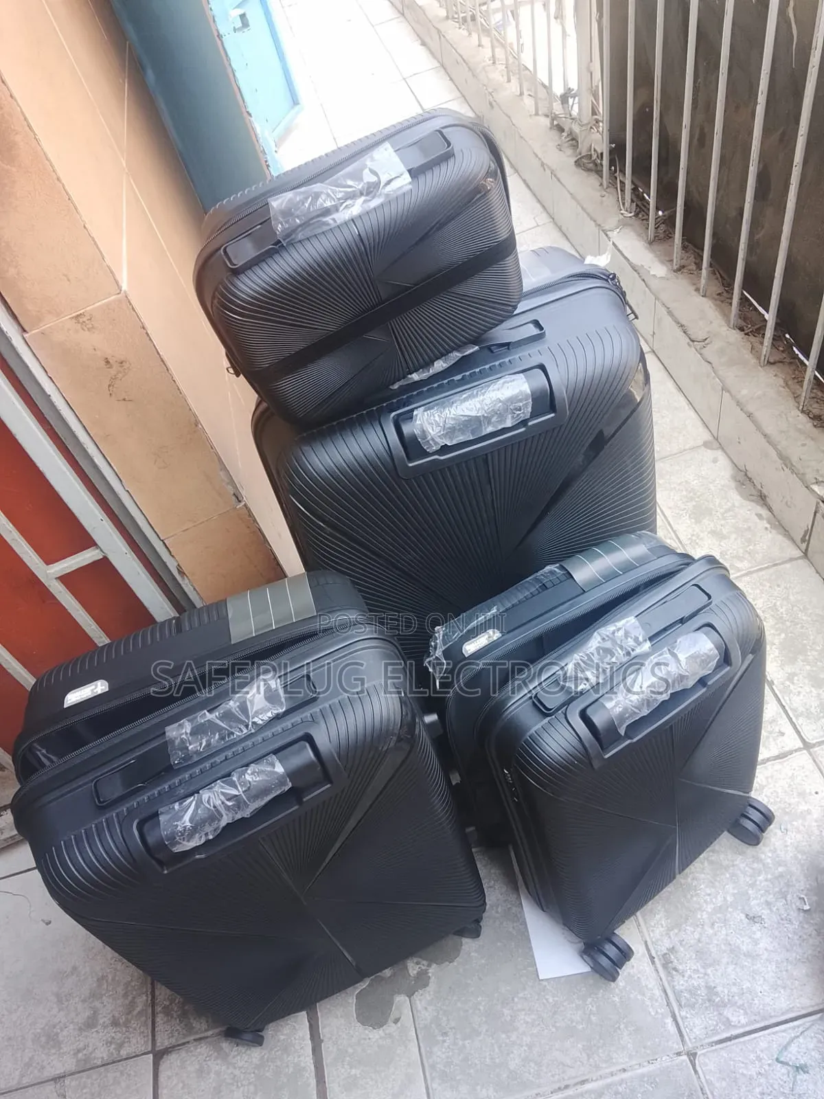 4-Piece Luggage Set – Stylish Durable Travel Suitcases