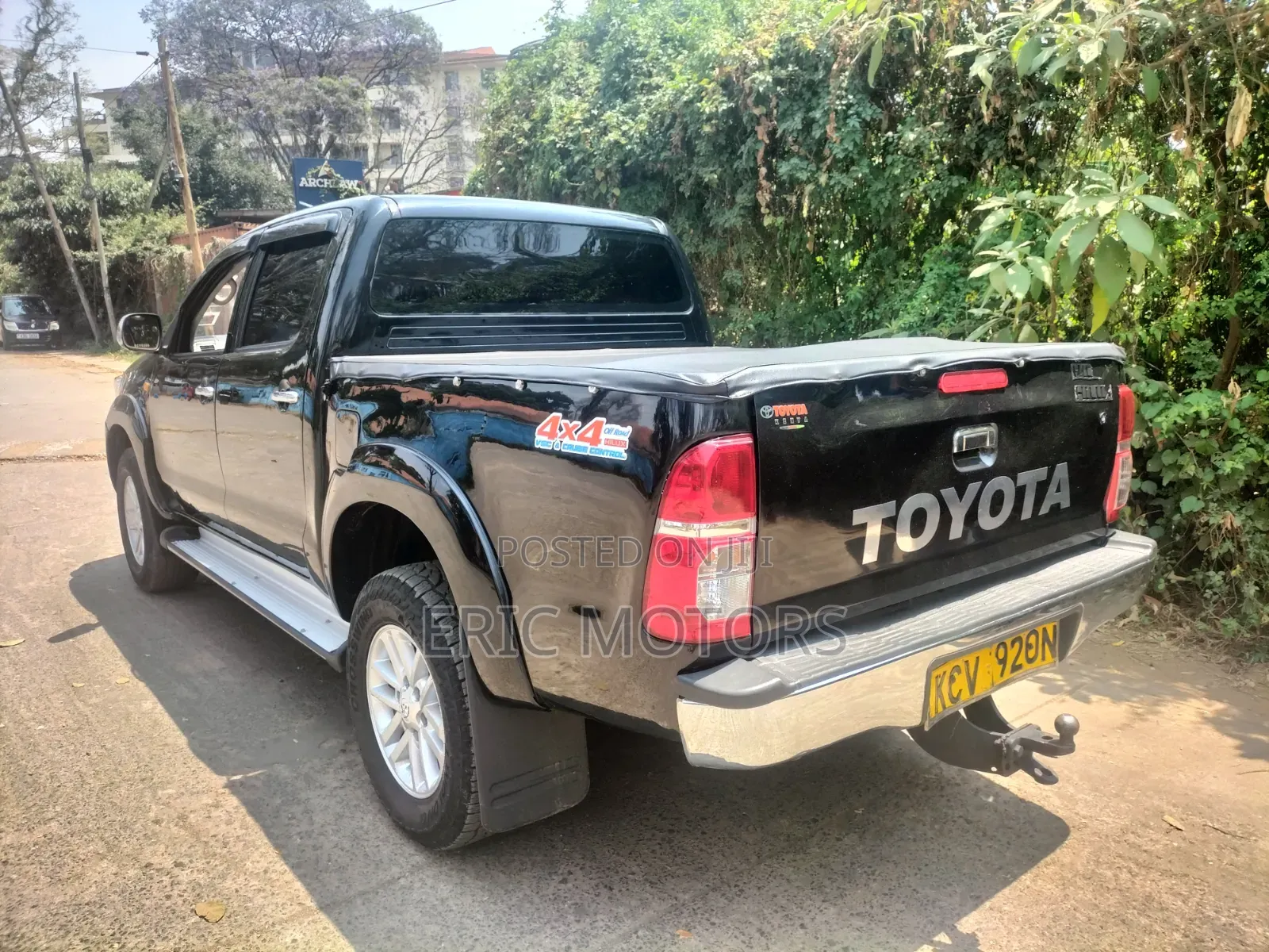 Toyota Hilux 2012 Black