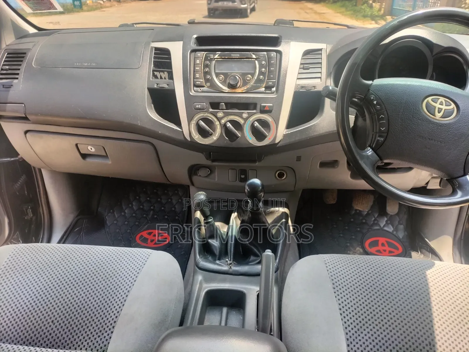 Toyota Hilux 2012 Black